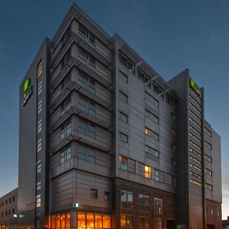 Holiday Inn Express Swindon City Centre By Ihg Exterior foto